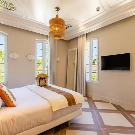 住宿加早餐酒店 Le Clos De La Pinede Chambre Deluxe 300 E Par Chambre 圣特罗佩