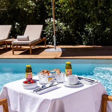 Bed and breakfast Le Clos De La Pinede Chambre Deluxe 300 E Par Chambre *