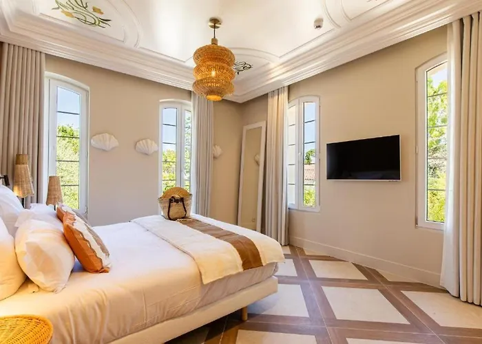 Bed & Breakfast Le Clos De La Pinede Chambre Deluxe 300 E Par Chambre Saint-Tropez